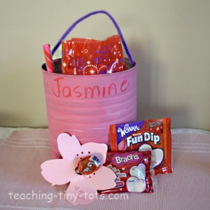 Toddler Activities: Cute Valentine's Card Holder Classroom Activity