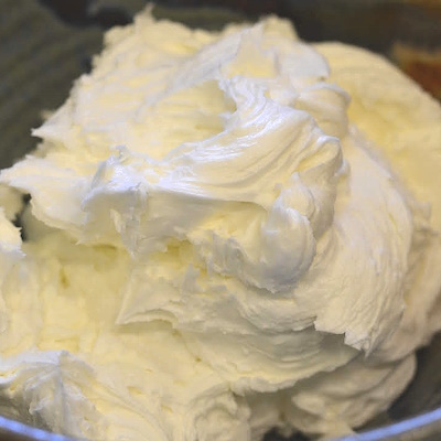 How to make buttercream frosting.