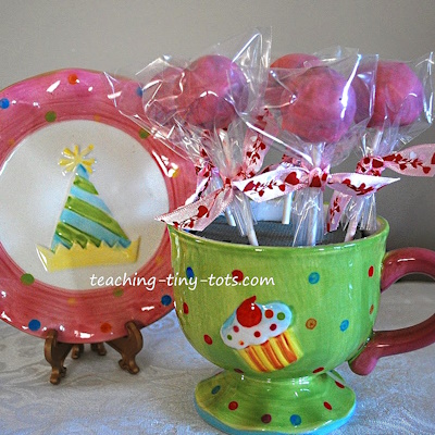 Red Velvet Cake Pops for Kids parties.