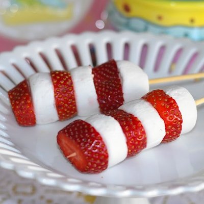 Strawberry Marshmallow pops